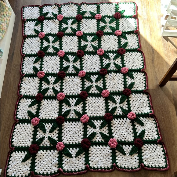 Vintage Handmade Crochet 3D Roses Afghan Throw - Picture 1 of 6